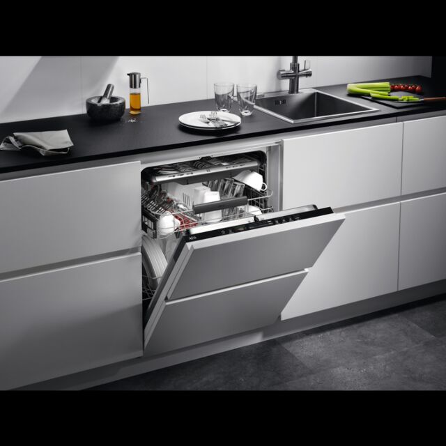 AEG FSE74747P Built In Dishwasher - White - 15 Place Settings