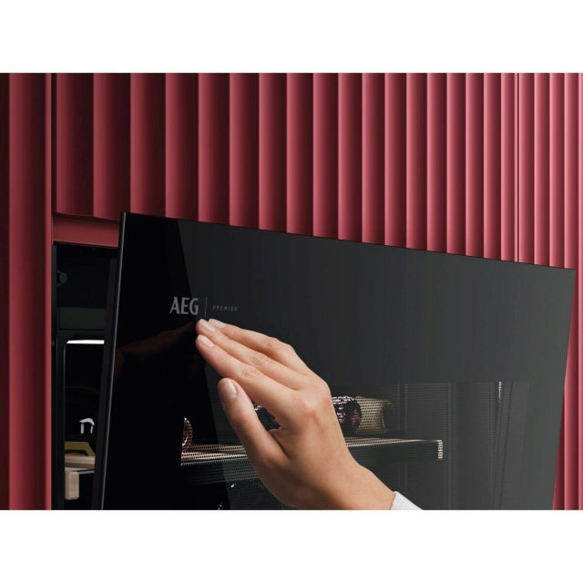 AEG NKW8P21KAB 
KRT frame Line Integrated 45cm tall Compact wine cooler, 18 bottle capacity. Door op