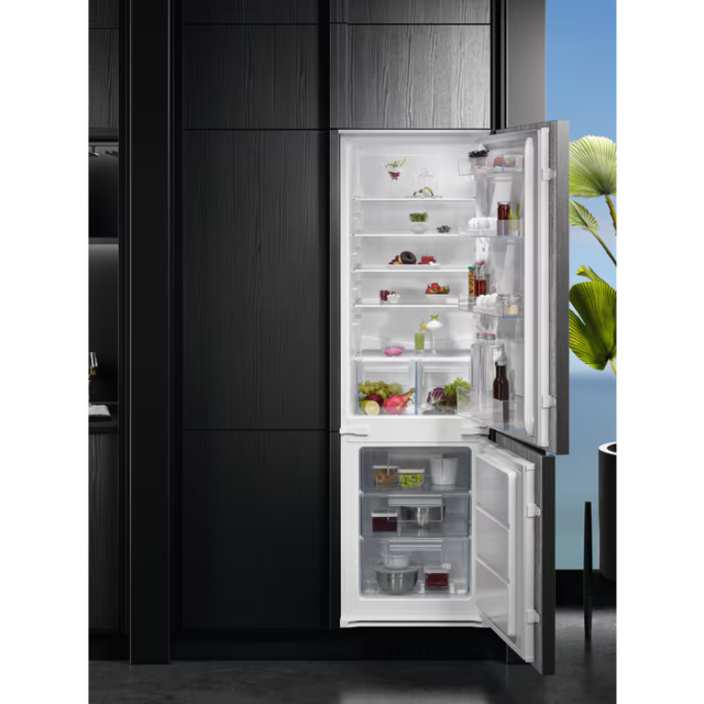 AEG NSC5S18ZES 
Integrated Low Frost Fridge Freezer. Cold Sense, 70:30 Split, E Energy, 5000, Intern