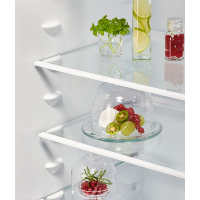AEG NSC6N18ZES 
Integrated Frost Free Fridge Freezer. TwinTech, 70:30 Split, E Energy, 6000, Interna