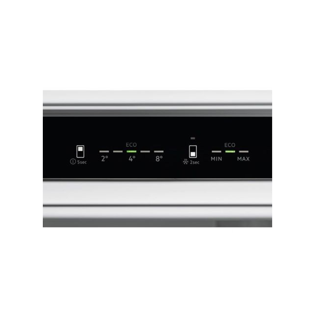 AEG TC6MS18FDF 
Integrated Frost Free Fridge Freezer. TwinTech, 70:30 Split, D Energy, 6000, Interna