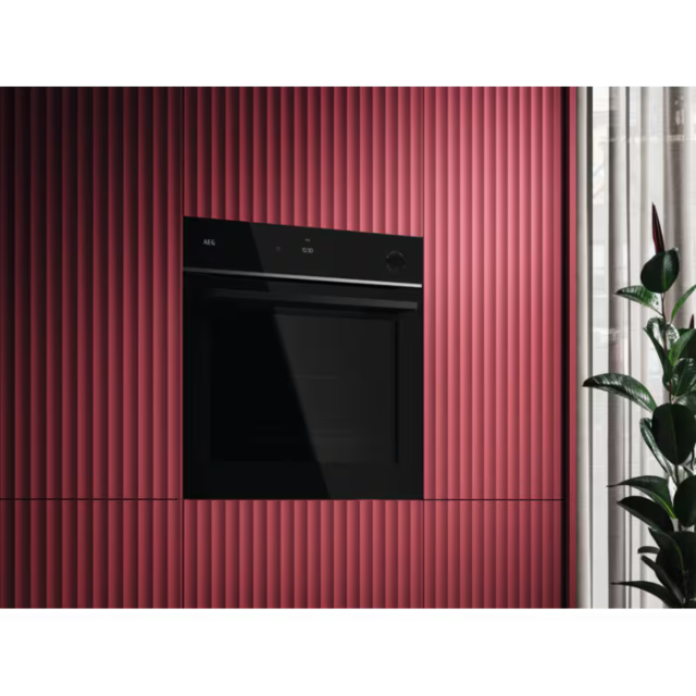 AEG TR7PB731SB 
Connected SteamCrisp Quarter Steam & Pyrolytic oven with CookSmart Touch controls, w