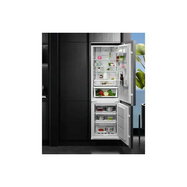 AEG TSC7M181DS 
Integrated Frost Free Fridge Freezer. Cooling360, GreenZone+, ExtraChill, DynamicAir