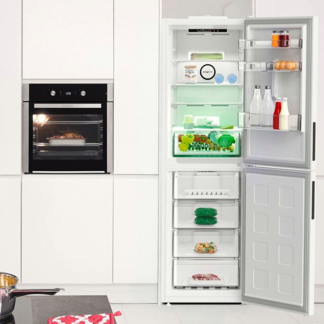 Blomberg KND24692V Vitamincare+ Knd24692v 59.7Cm 50/50 Total No Frost Combi Fridge Freezer White