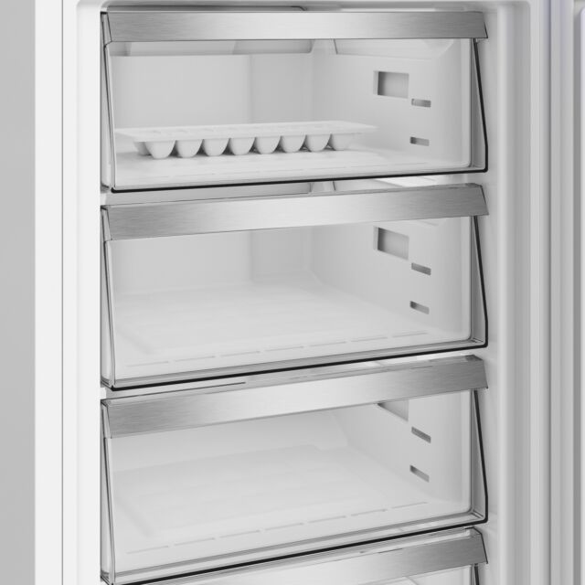 Blomberg KND24692V Vitamincare+ Knd24692v 59.7Cm 50/50 Total No Frost Combi Fridge Freezer White