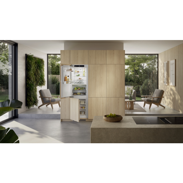 Liebherr ICBA5123 Fridge Freezer with BioFresh Tech