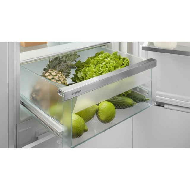 Liebherr ICNB5123 NoFrost fridge-freezer with EasyFresh