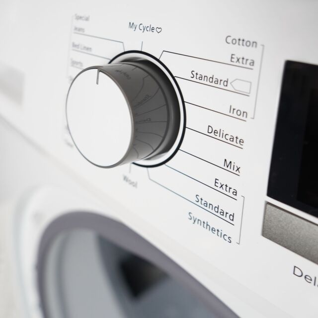 Montpellier MHP8SDW 8kg Heat Pump Dryer White 