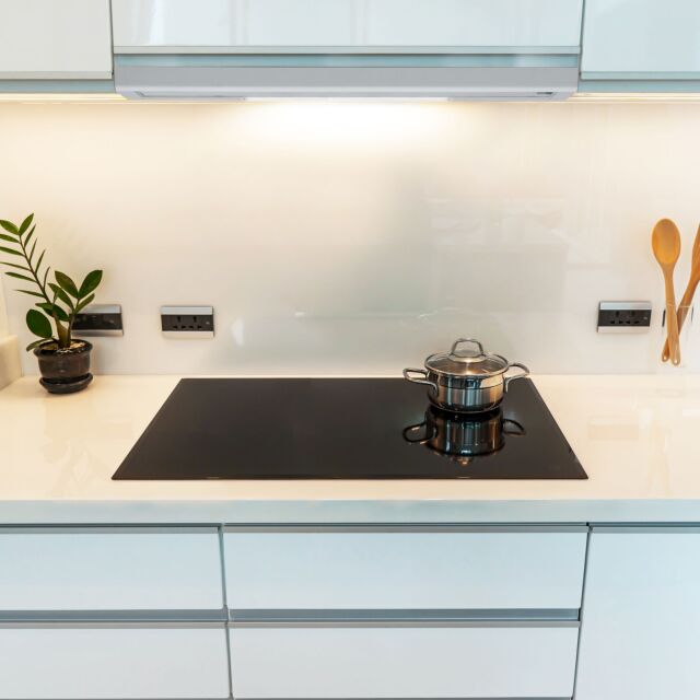 Montpellier TCH291 90cm Telescopic Hood, Silver, B Energy Rated 