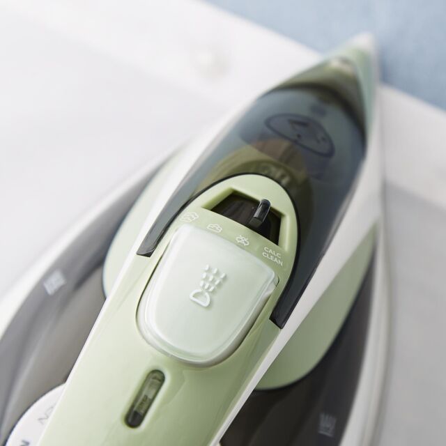 Morphy Richards 302010 Steam Flow 2400W Turbo Steam Iron - Green