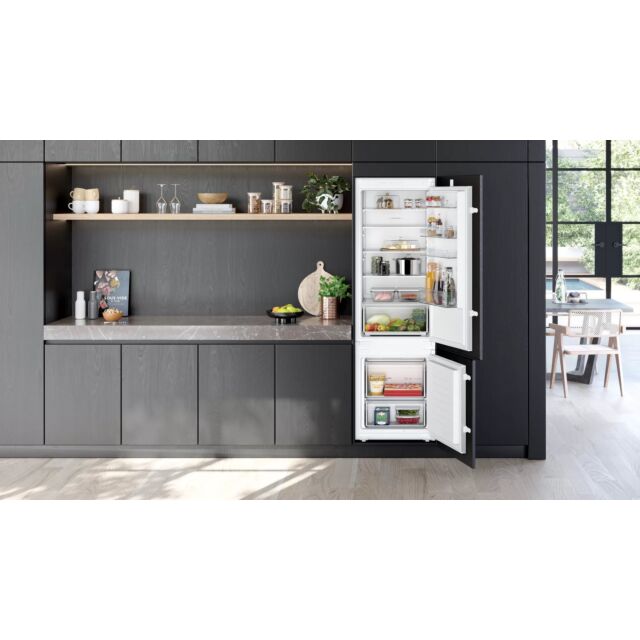 Siemens KI87VNSE0G 54.1 70/30 Integrated Low Frost Fridge Freezer