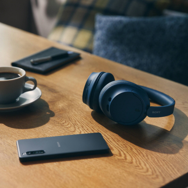 Sony WHCH720NB_CE7 Wireless Noise Cancelling Headphones - black Black